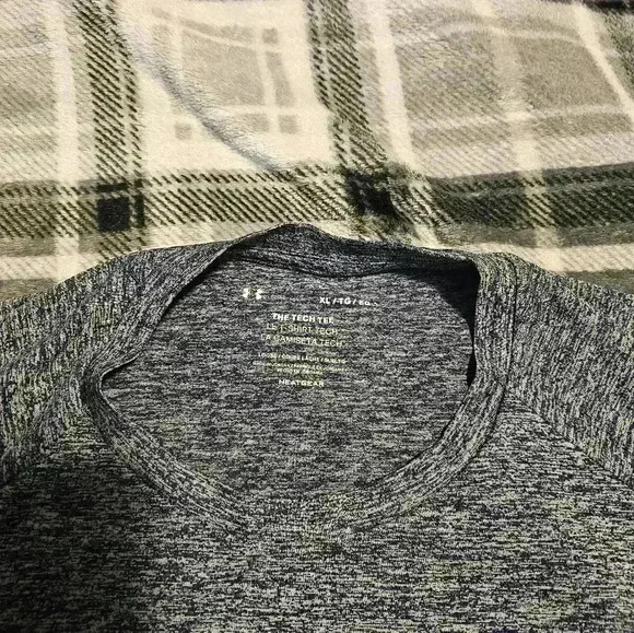 Under Armour XL tech tee with wicking, technology. - Picture 4 of 8